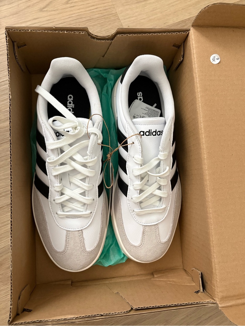 NEW Adidas Barreda lifestyle Court Shoes Women’s Size 10 - Picture 3 of 6